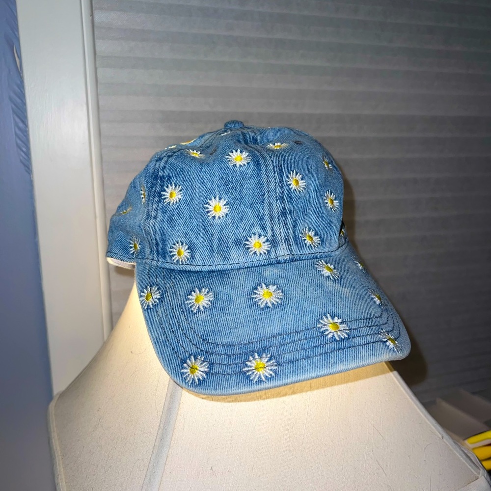 Adorable Daisy Cap
